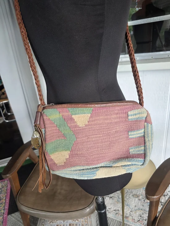 Vintage 90s Kilim Pink Multicolor Woven Crossbody Bag with Braided Brown Strap - Picture 5 of 15